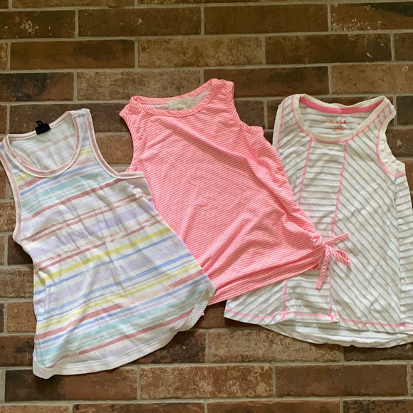 🌸Bundle of girls tank tops 6-8 pink stripes